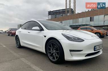 Седан Tesla Model 3 2021 в Киеве