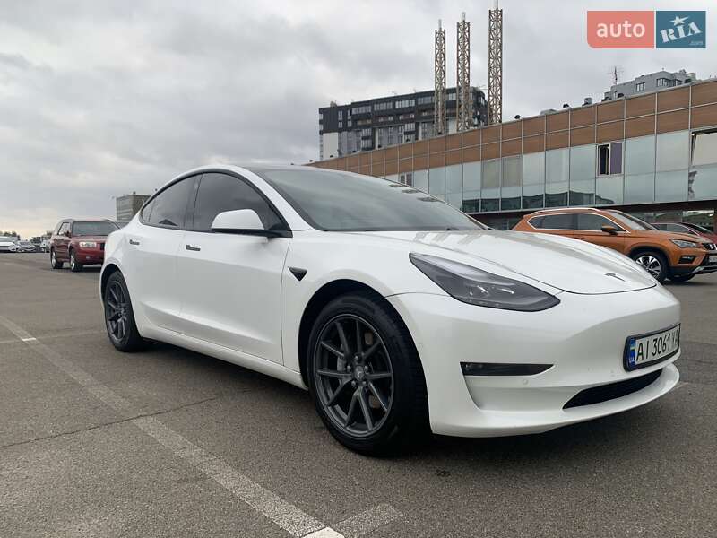 Седан Tesla Model 3 2021 в Києві