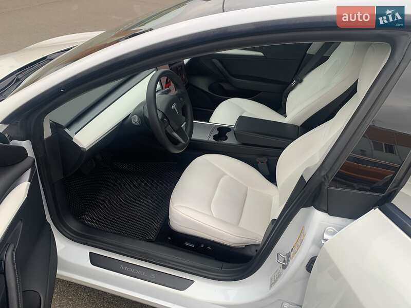 Седан Tesla Model 3 2021 в Києві