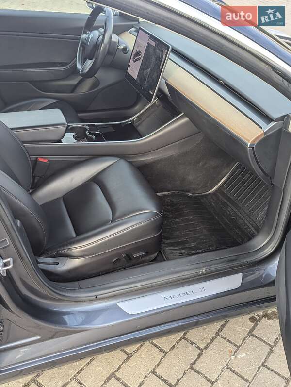 Седан Tesla Model 3 2018 в Шепетівці
