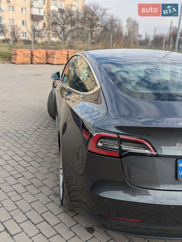 Седан Tesla Model 3 2018 в Шепетівці