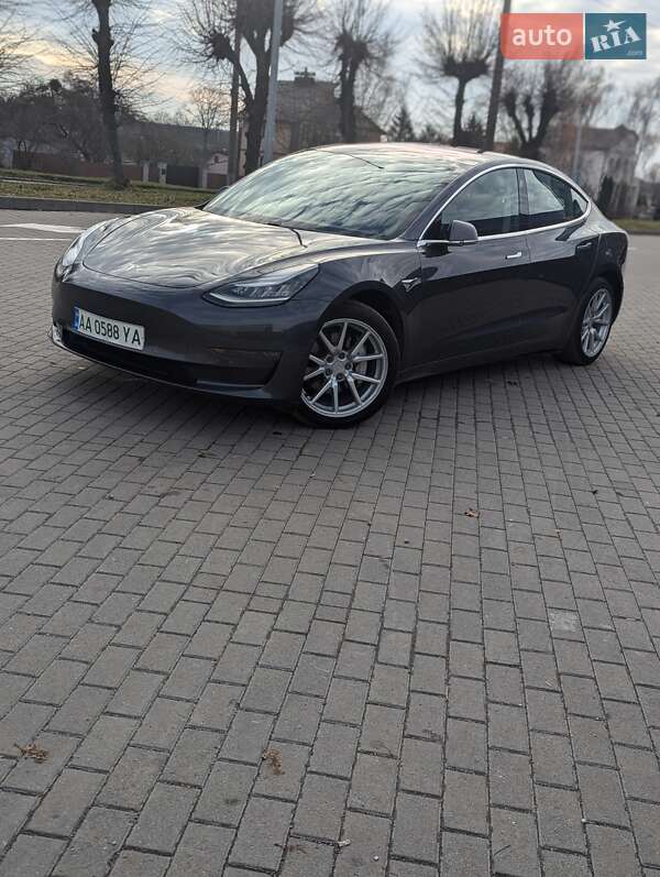 Седан Tesla Model 3 2018 в Шепетівці