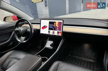 Седан Tesla Model 3 2018 в 