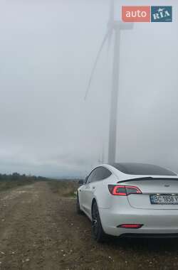 Седан Tesla Model 3 2020 в Стрые