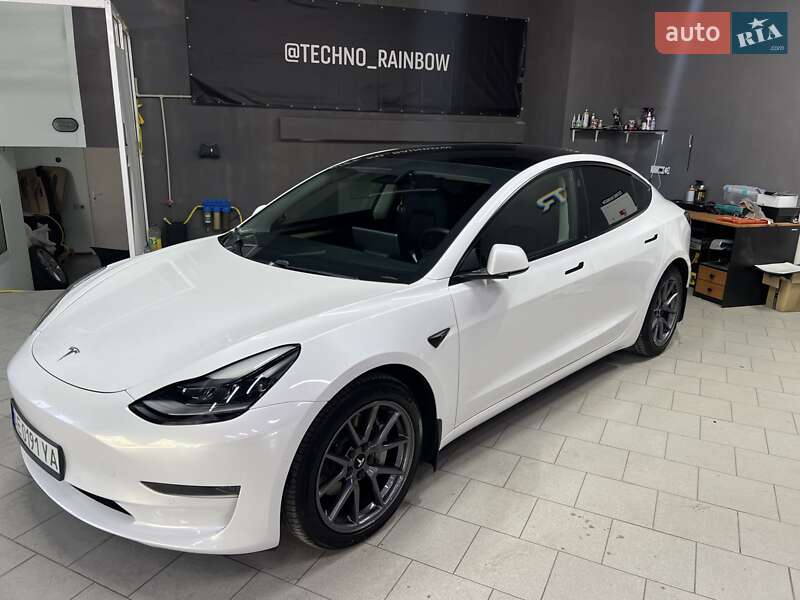 Седан Tesla Model 3 2021 в Днепре