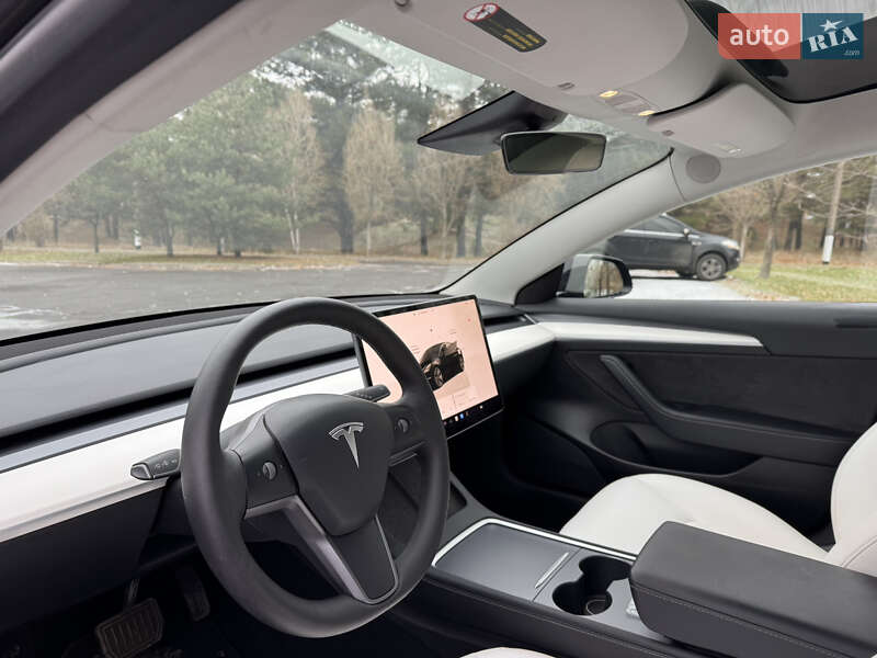 Седан Tesla Model 3 2022 в Горішніх Плавнях