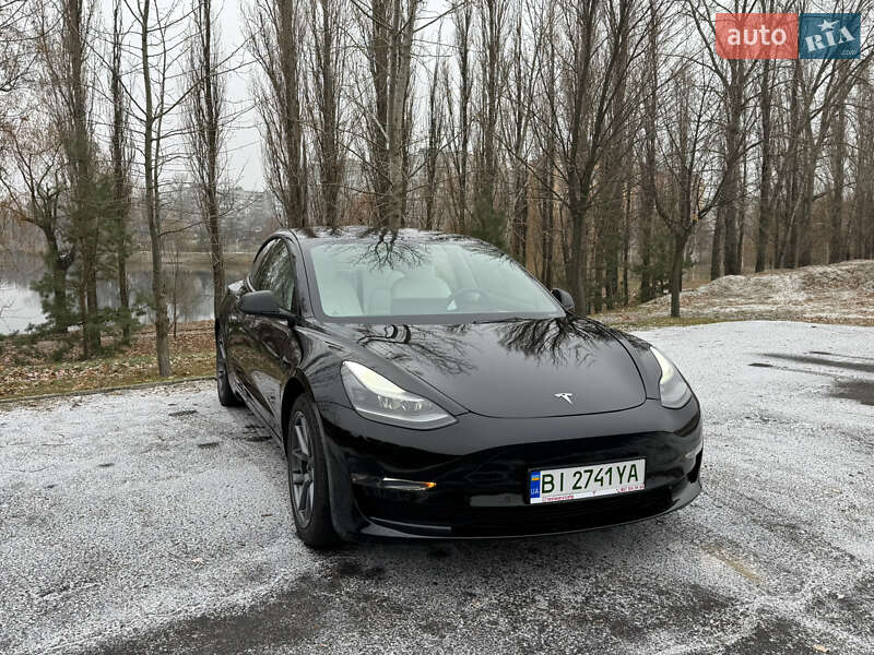 Седан Tesla Model 3 2022 в Горішніх Плавнях