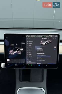 Седан Tesla Model 3 2021 в 