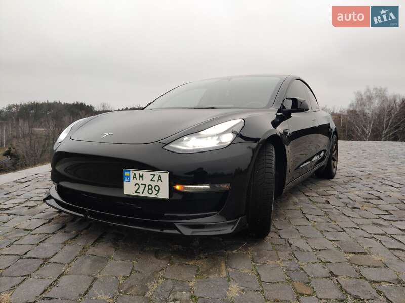 Седан Tesla Model 3 2022 в Житомирі