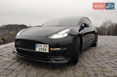 Седан Tesla Model 3 2022 в 