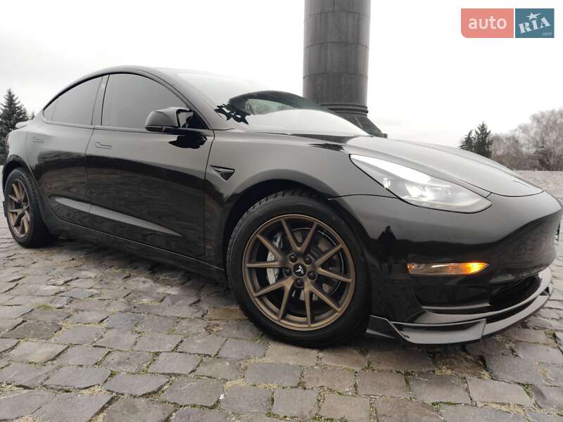 Седан Tesla Model 3 2022 в Житомирі
