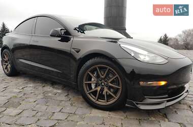 Седан Tesla Model 3 2022 в 