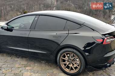 Седан Tesla Model 3 2022 в 