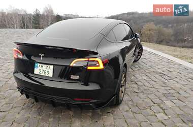 Седан Tesla Model 3 2022 в 