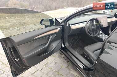 Седан Tesla Model 3 2022 в 