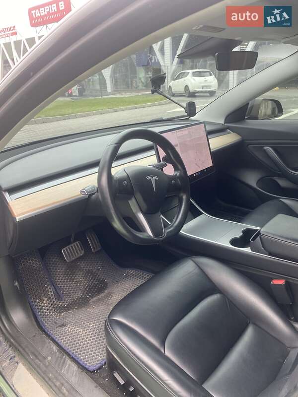 Седан Tesla Model 3 2018 в Львові