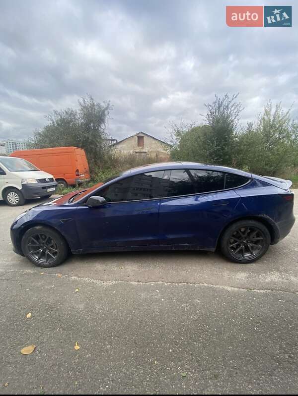 Седан Tesla Model 3 2018 в Львові