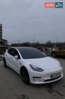 Седан Tesla Model 3 2021 в Львове