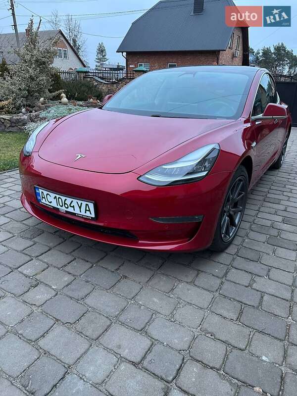 Седан Tesla Model 3 2018 в Маневичах