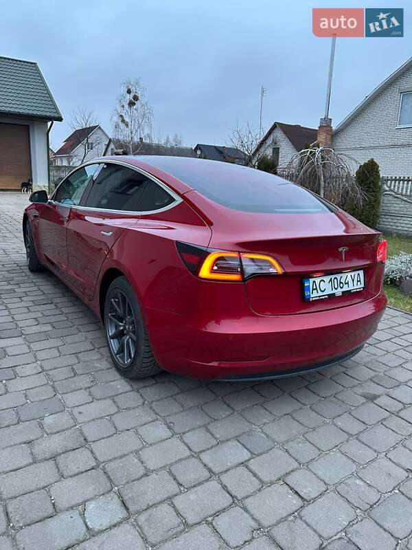Седан Tesla Model 3 2018 в Маневичах