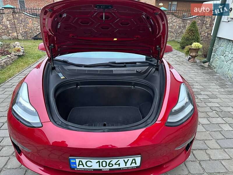 Седан Tesla Model 3 2018 в Маневичах
