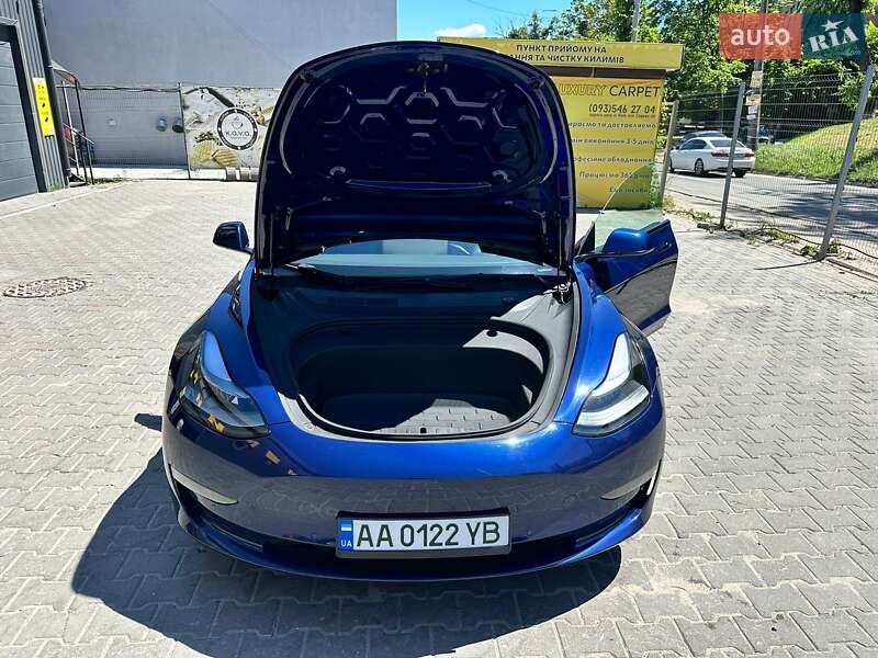 Седан Tesla Model 3 2021 в Киеве
