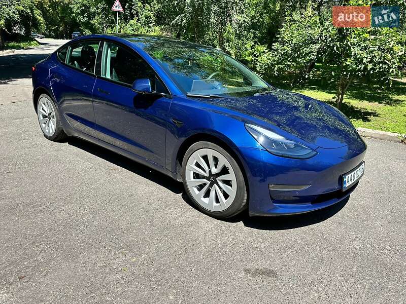 Седан Tesla Model 3 2021 в Киеве