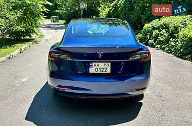 Седан Tesla Model 3 2021 в Киеве