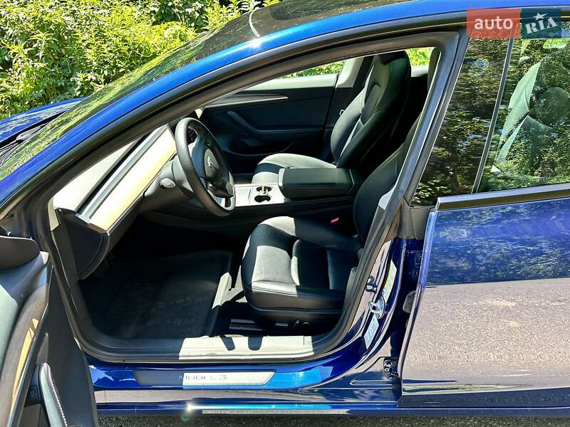 Седан Tesla Model 3 2021 в Киеве