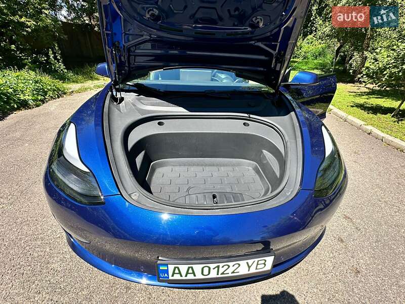 Седан Tesla Model 3 2021 в Киеве