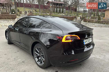 Седан Tesla Model 3 2022 в 