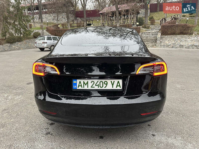 Седан Tesla Model 3 2022 в Житомире