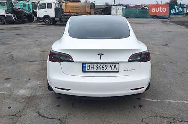 Седан Tesla Model 3 2020 в 
