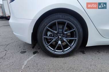 Седан Tesla Model 3 2020 в 