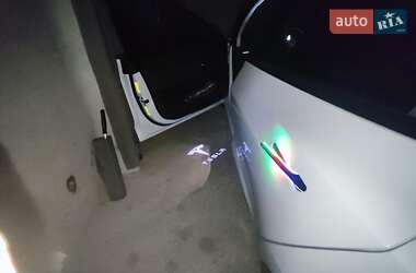 Седан Tesla Model 3 2020 в 