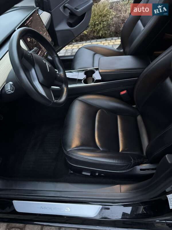 Седан Tesla Model 3 2019 в Виннице