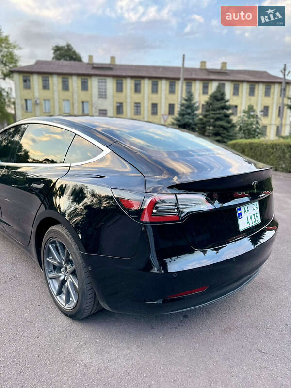 Седан Tesla Model 3 2018 в Каменском