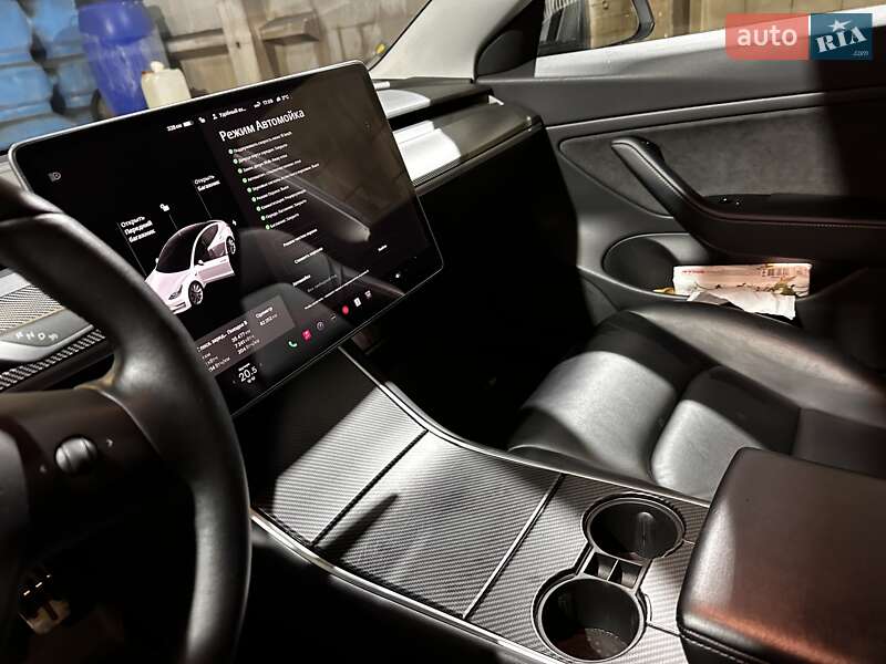 Седан Tesla Model 3 2019 в Киеве