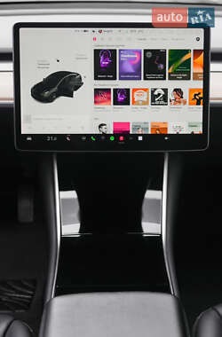 Седан Tesla Model 3 2019 в 