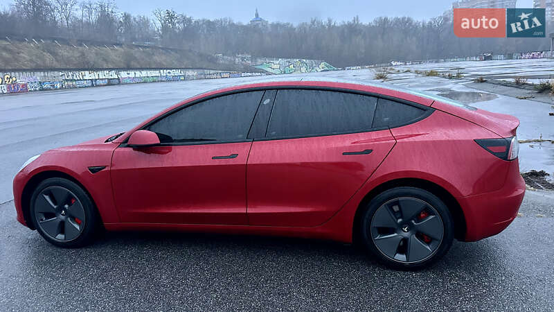 Седан Tesla Model 3 2023 в Києві