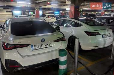 Седан Tesla Model 3 2020 в 