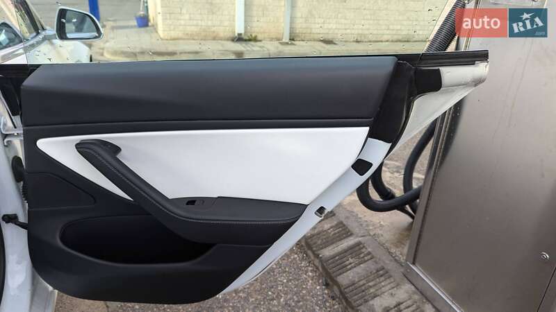 Седан Tesla Model 3 2020 в Днепре