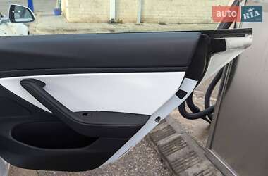 Седан Tesla Model 3 2020 в 