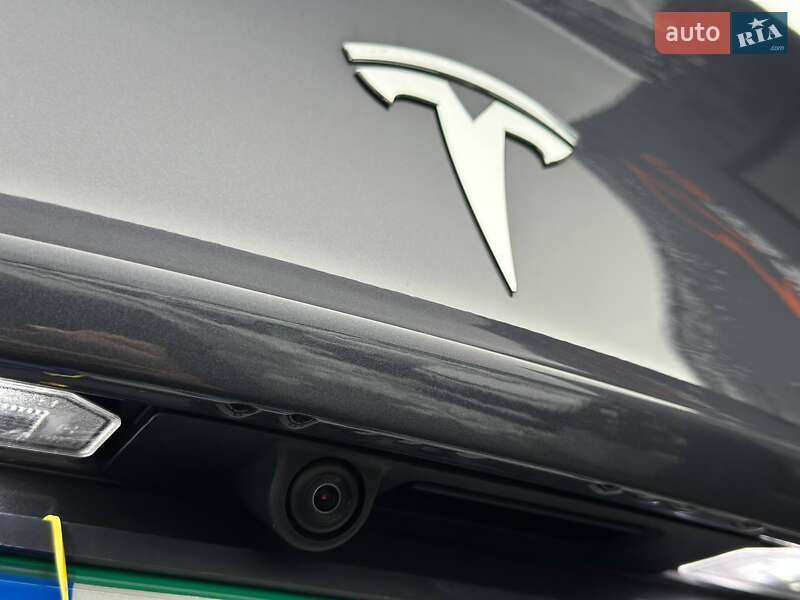 Седан Tesla Model 3 2023 в Рівному