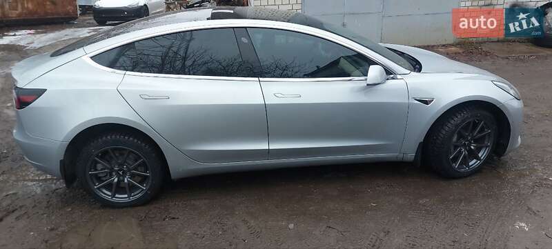 Седан Tesla Model 3 2018 в Харкові