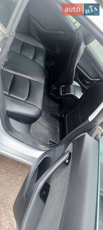 Седан Tesla Model 3 2018 в Харкові