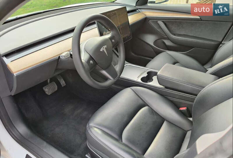 Седан Tesla Model 3 2022 в Ивано-Франковске