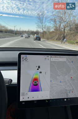 Седан Tesla Model 3 2021 в 