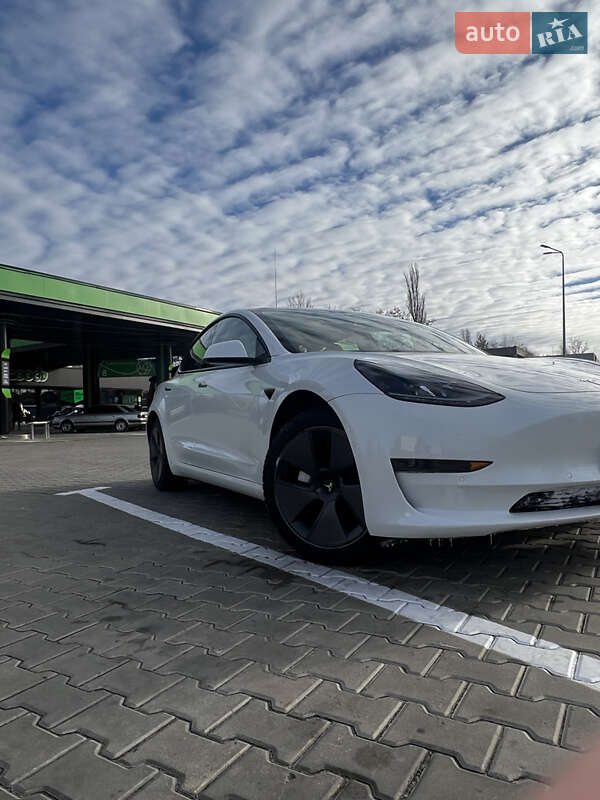 Седан Tesla Model 3 2021 в Кременчуці