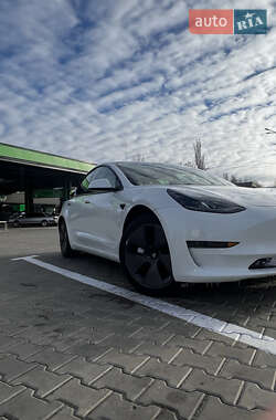 Седан Tesla Model 3 2021 в 